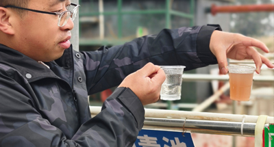 工程师拿样